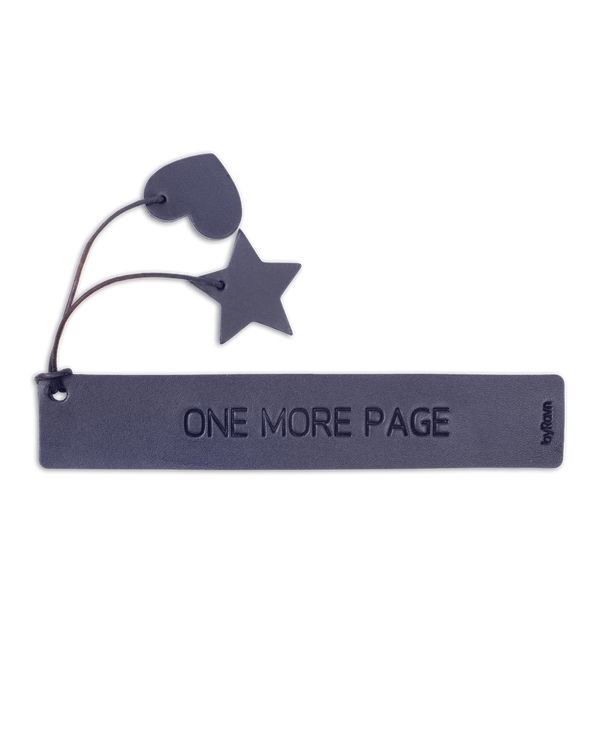 PAGE bokmärke från byRavn i svart läder med gravyren "One more page" och hjärta och stjärna i läder på snöre