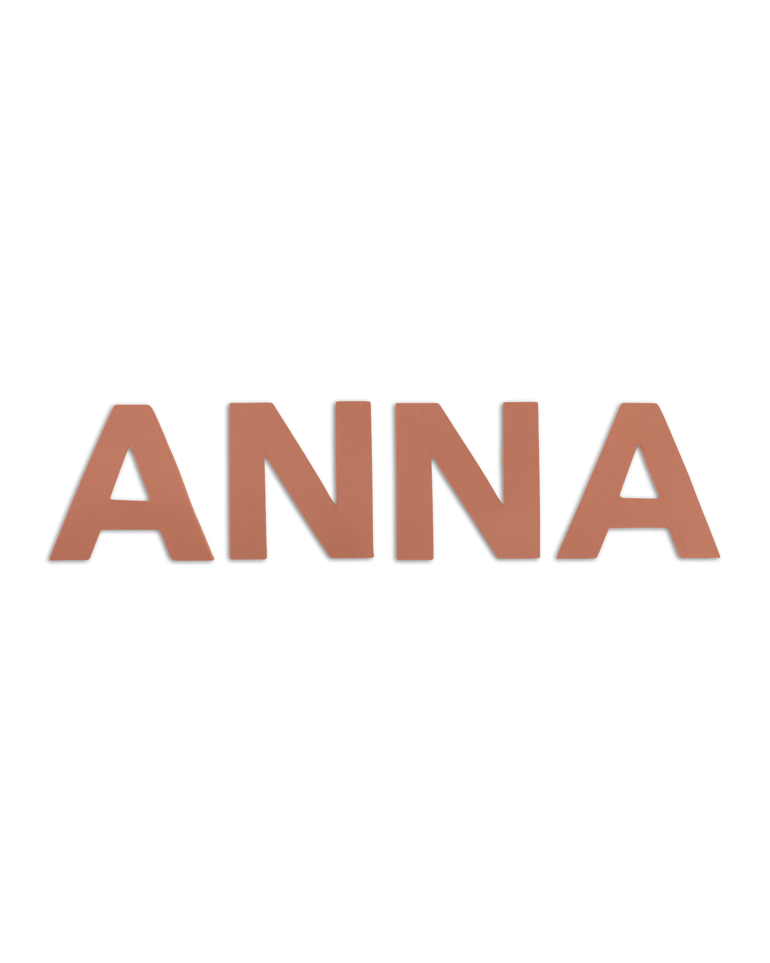 BOX bokstäver från byRavn i cognac läder, namnet "Anna" i stora bokstäver till barnrummet