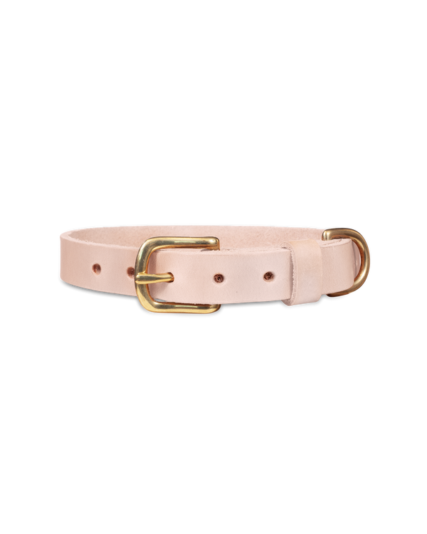 PAW20 hundhalsband från byRavn i naturfärgat läder med spänne och D-ring i massiv mässing, 20 mm brett