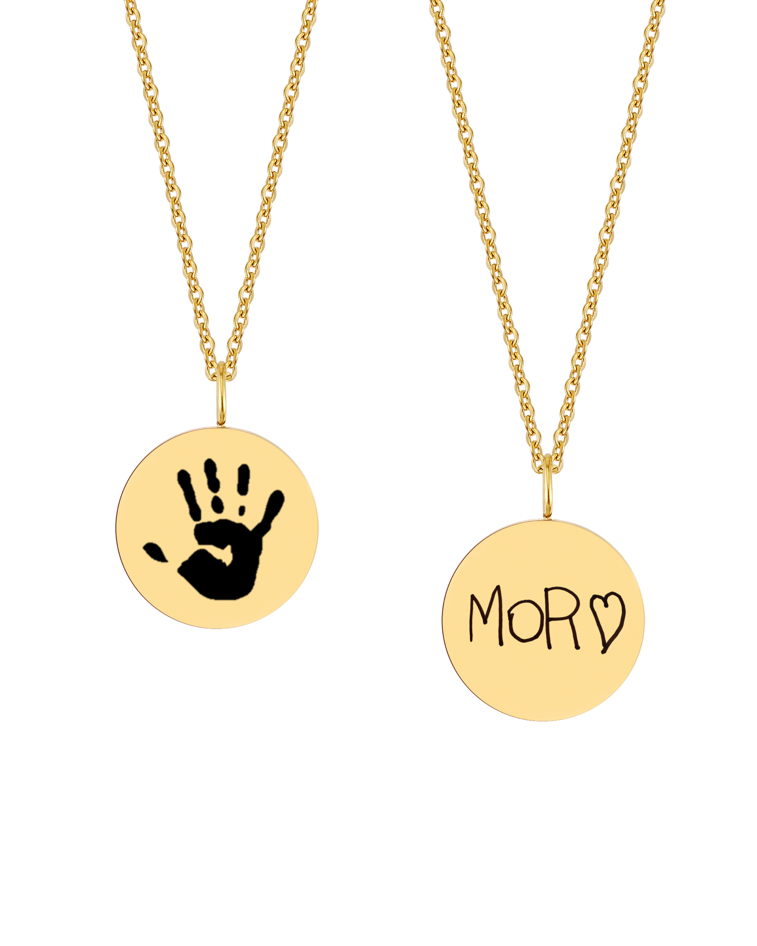 SIA MOTIF halsband från byRavn i guldpläterat stål, två runda hängen med ett barns handavtryck och handskrivet "Mor" ♡ graverat