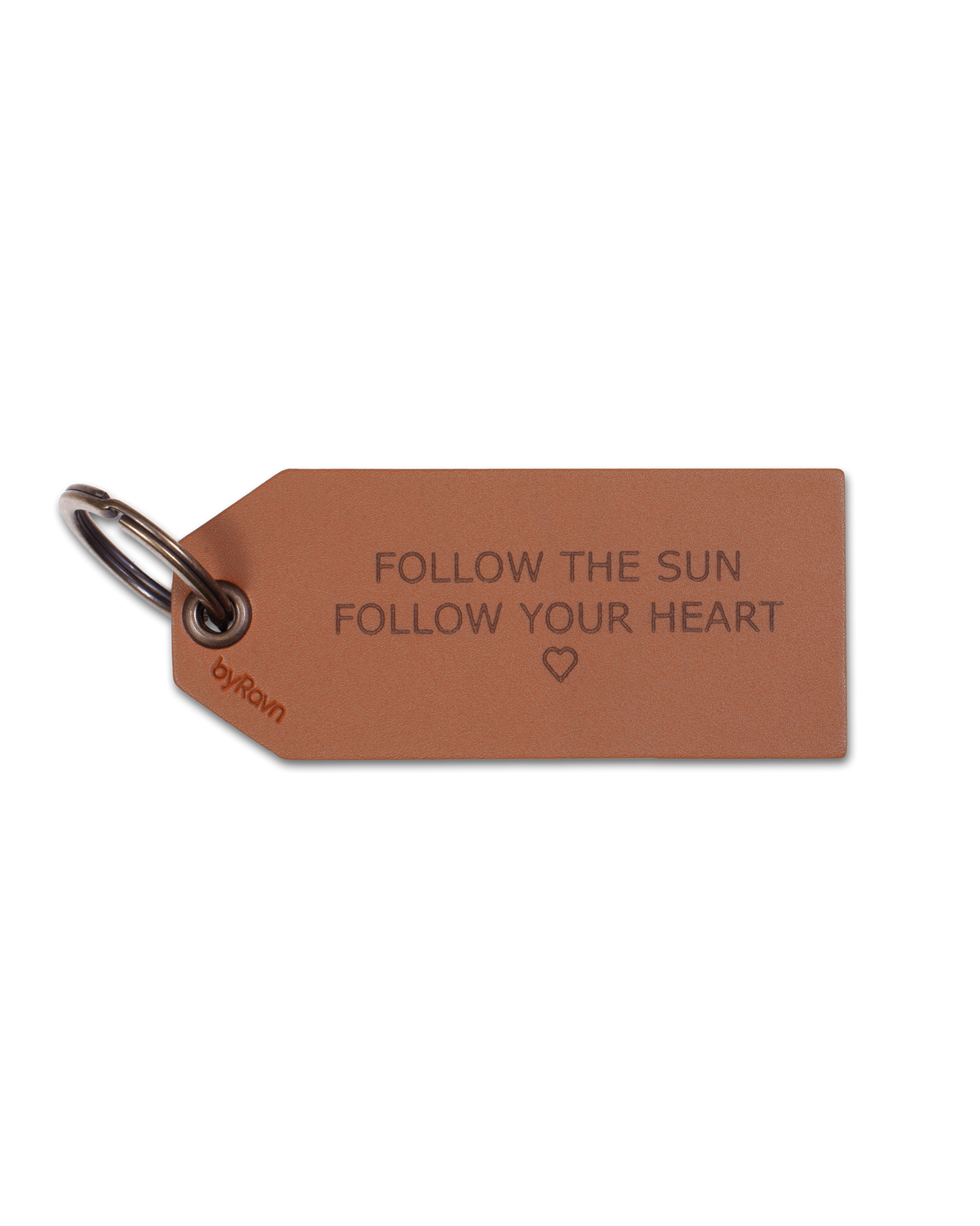 STORM nyckelring från byRavn i cognac läder formad som bagagebricka med gravyren "Follow the sun, follow your heart" ♡