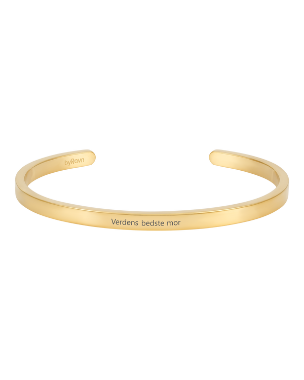 VENUS armband från byRavn i guldpläterat stål, öppen armring med gravyren "Verdens bedste mor"